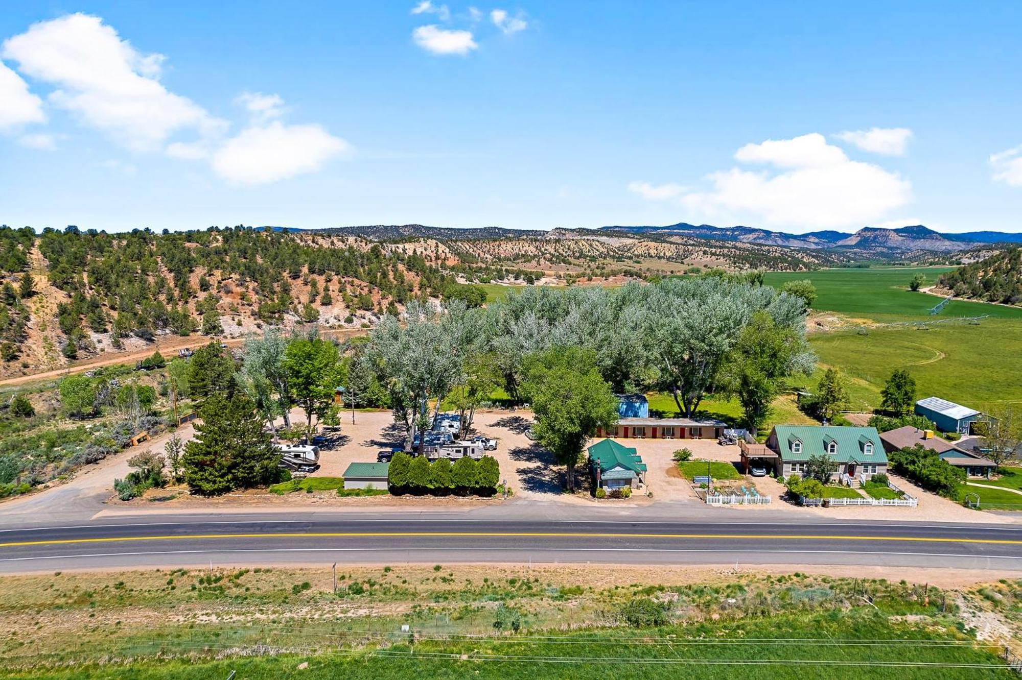 The Park Cabin At Mount Carmel Motel And Rv Park المظهر الخارجي الصورة